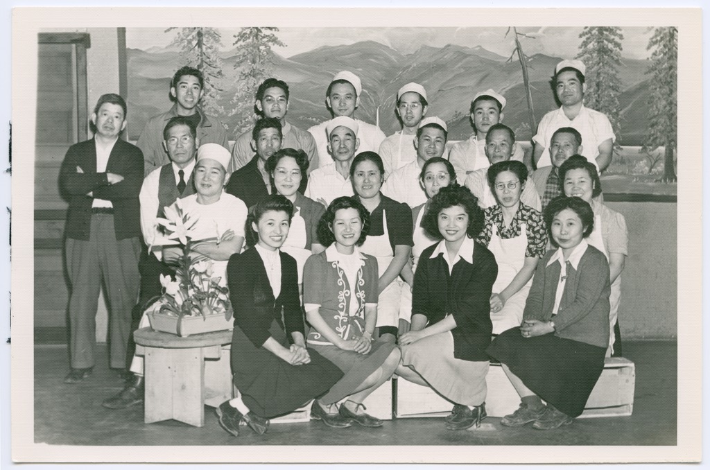 食堂で働く人達　（1944年、ワイオミング州コディー）