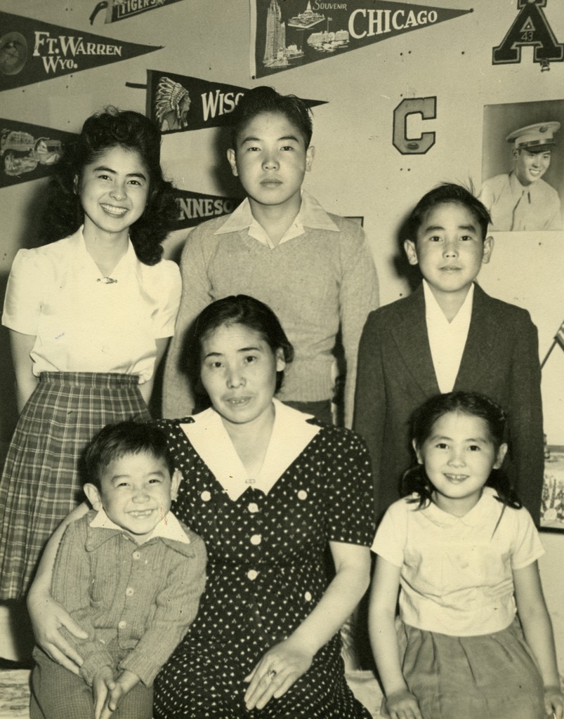 収容所での家族　（1944年、コロラド州グラナダ）